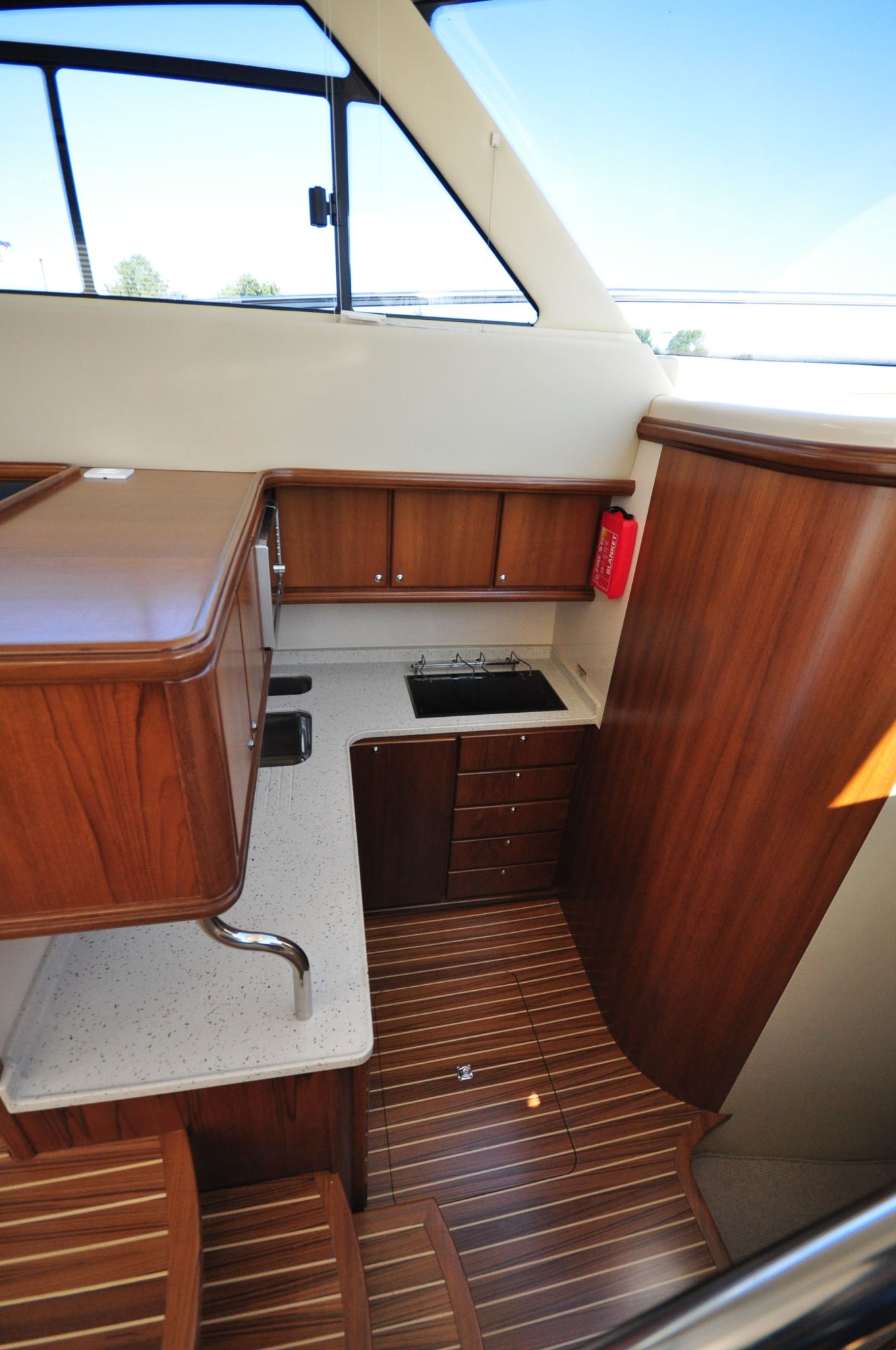 Rodman 1250 Fisher Pro Sports Fishing Boat
